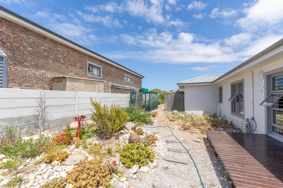 4 Bedroom Property for Sale in Struisbaai Western Cape